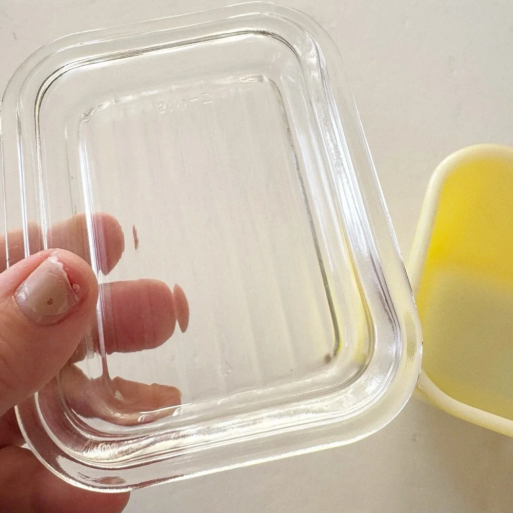 PYREX Bright Yellow 501 B 1 1/2 Cup Refrigerator Dish with Glass Lid Vintage